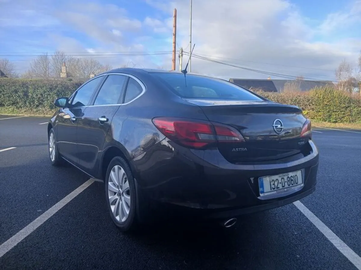 2013 Opel Astra - Image 2