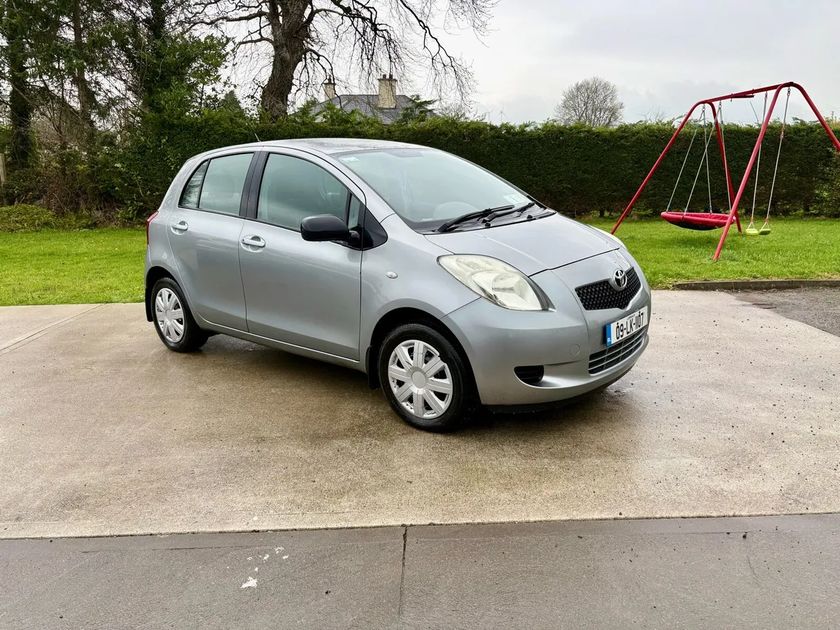 2009 TOYOTA YARIS NCT 04/26 - Image 1