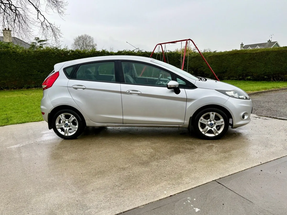 FORD FIESTA AUTOMATIC NCT 04/26 LOW MILEAGE - Image 2