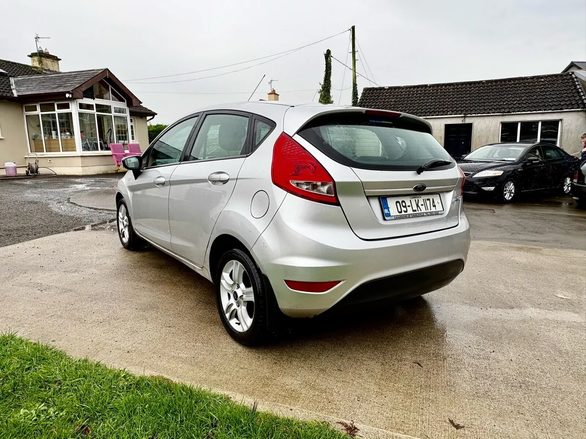 FORD FIESTA AUTOMATIC NCT 04/26 LOW MILEAGE - Image 4