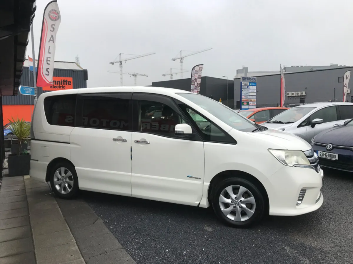 Nissan Serena 2013 Hybrid 8 Seater - Image 4