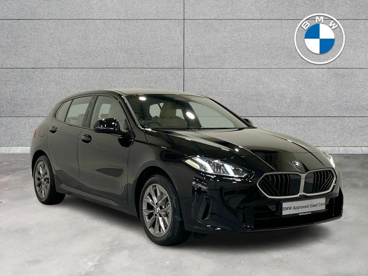BMW 1-Series Sport 5dr - Image 1