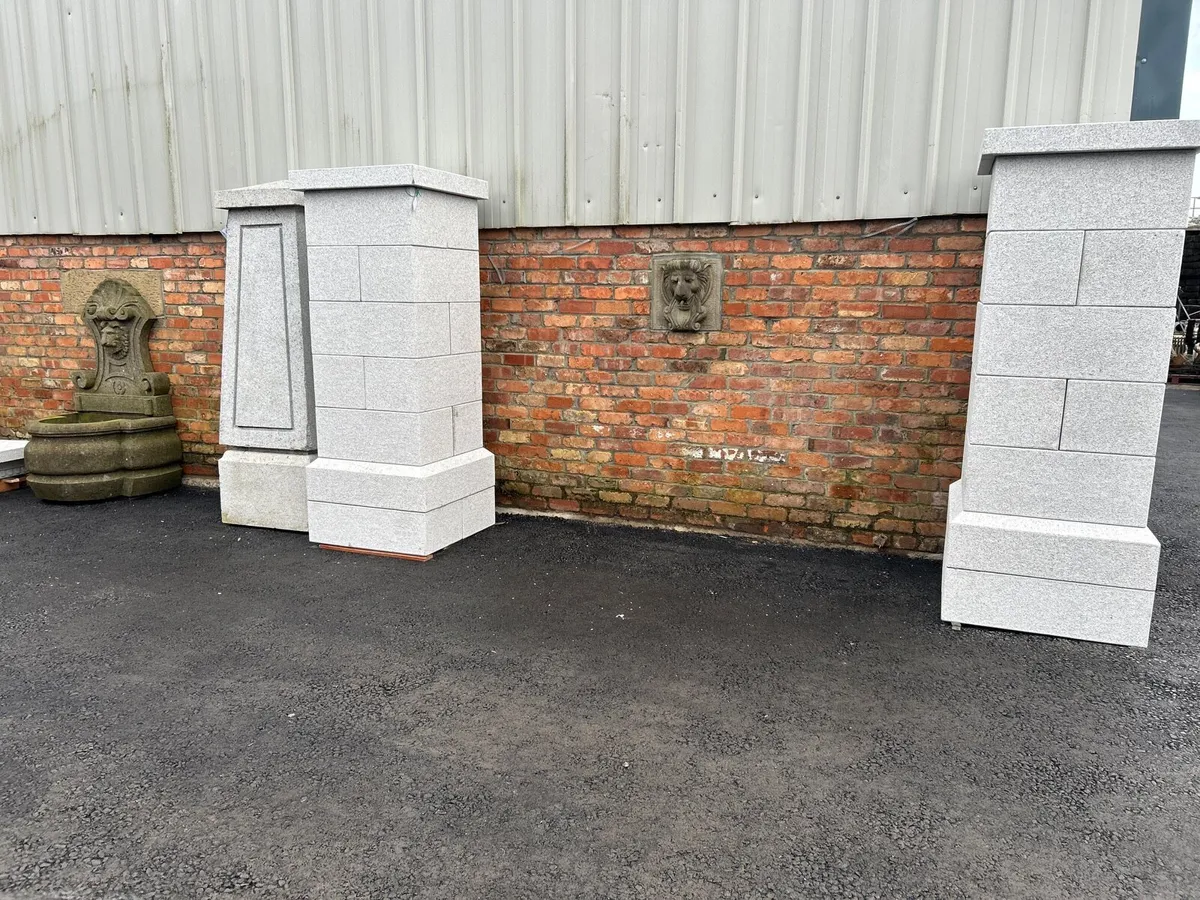Granite Entrance Pillars - Image 4