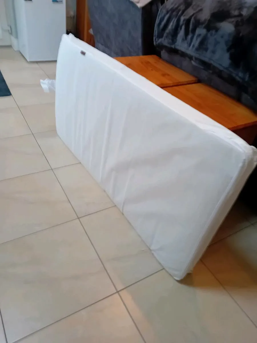 CHILDS BED + MATTRESS + 2 COVERS - Image 2