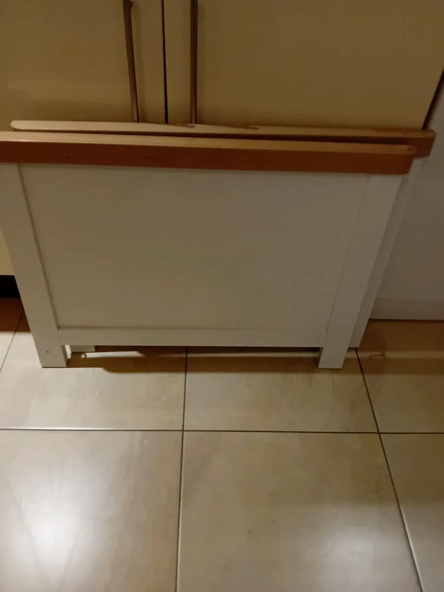 CHILDS BED + MATTRESS + 2 COVERS - Image 3