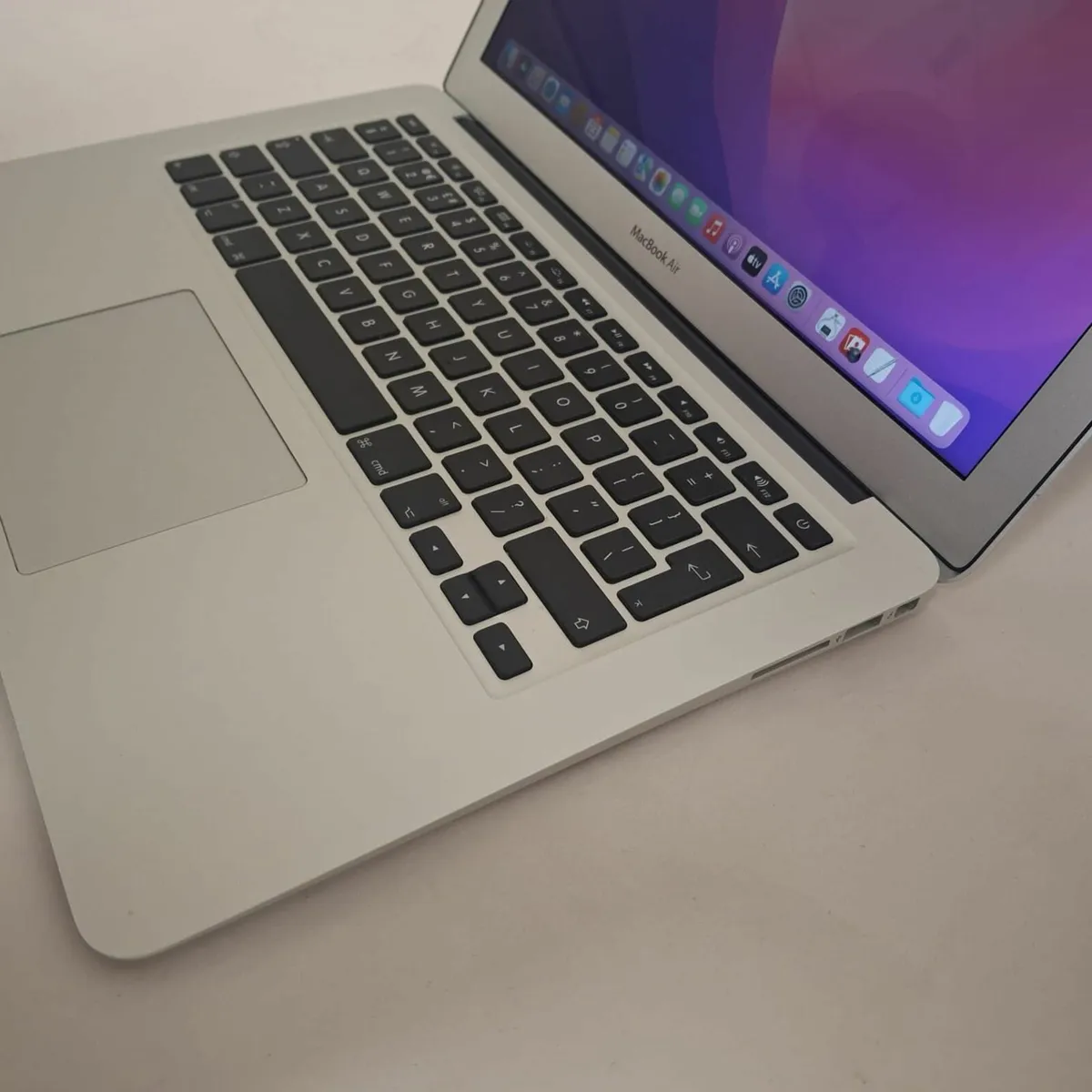 Apple MacBook Air 13-inch (Early 2015) | Intel i5 - Image 3