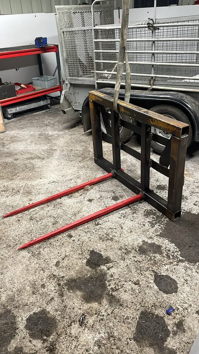 Bale spike - Image 1