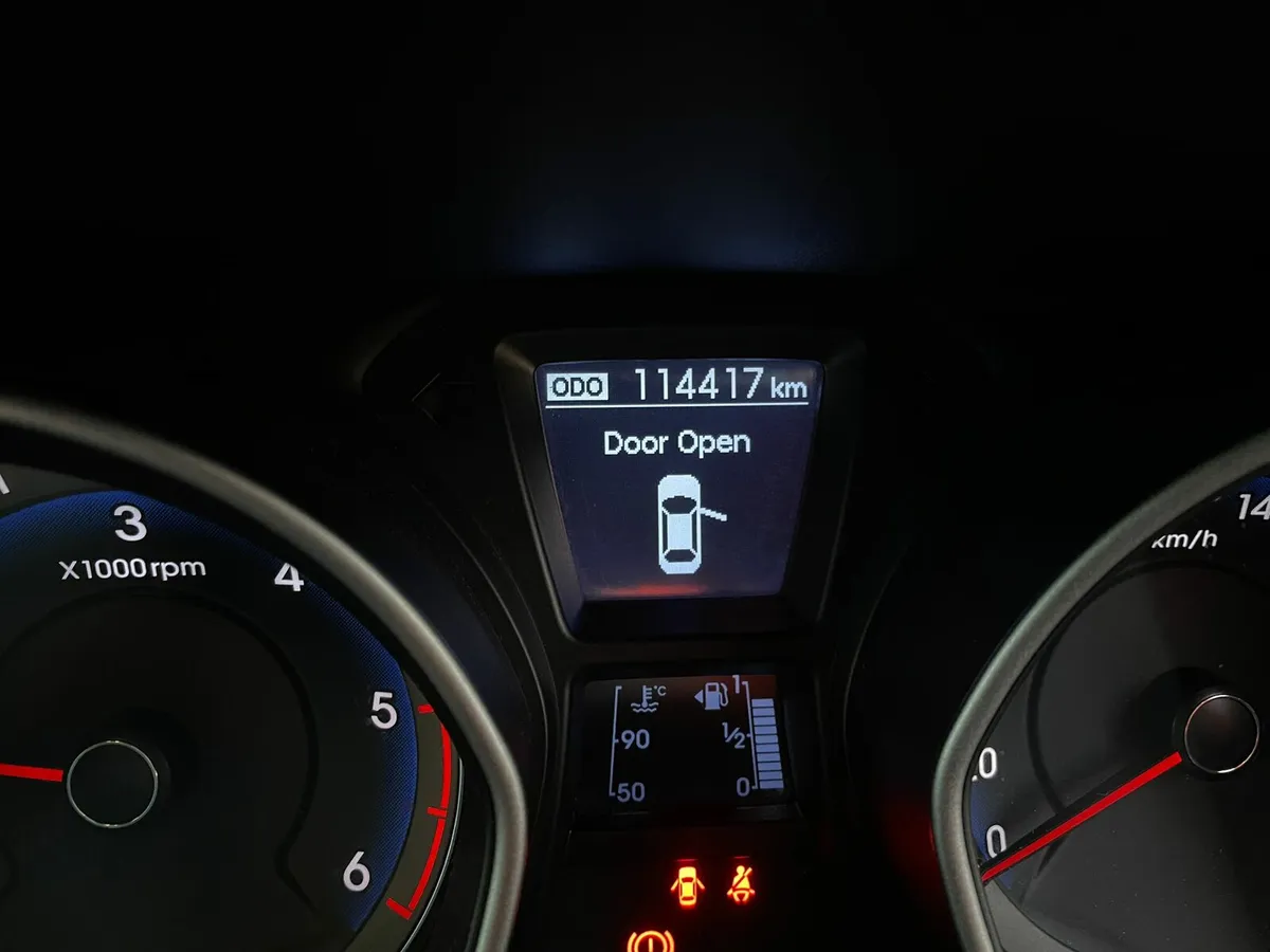 Hyundai i30 1.4 diesel -Very low mileage - Image 3