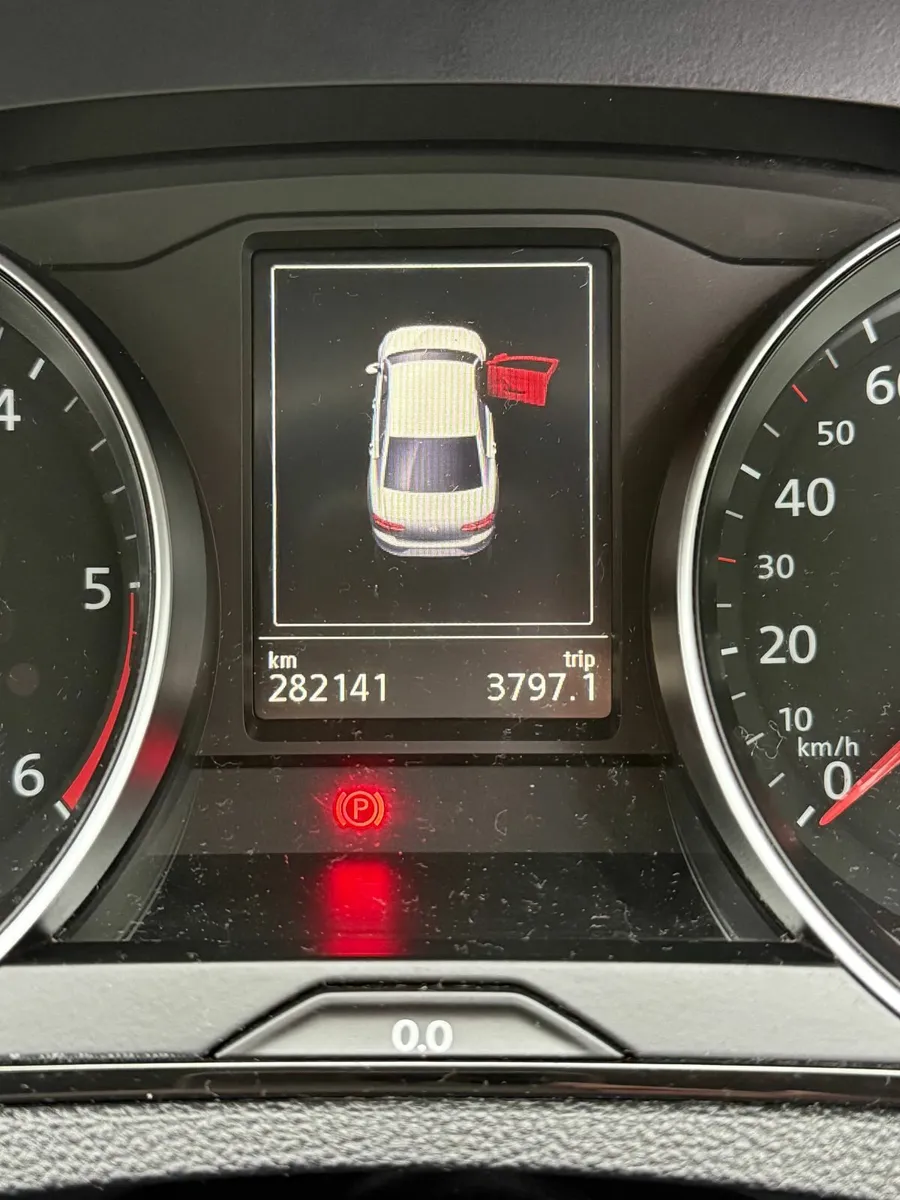 Volkswagen Passat 2016 - Image 3