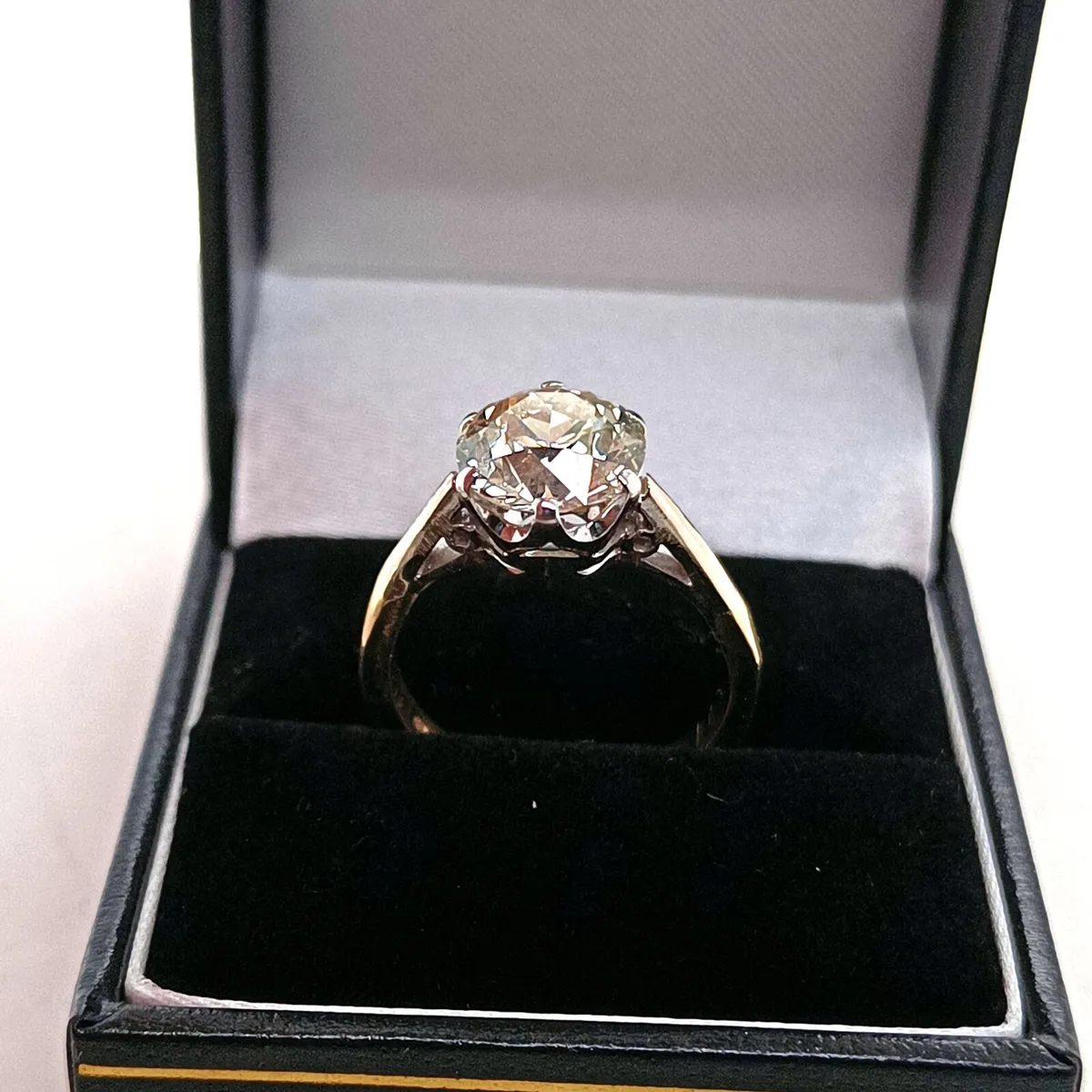 3 ca Round Cut Diamond Solitaire Ring,18k Gold - Image 2