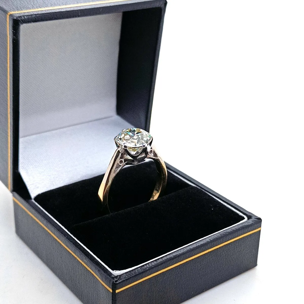 3 ca Round Cut Diamond Solitaire Ring,18k Gold - Image 4