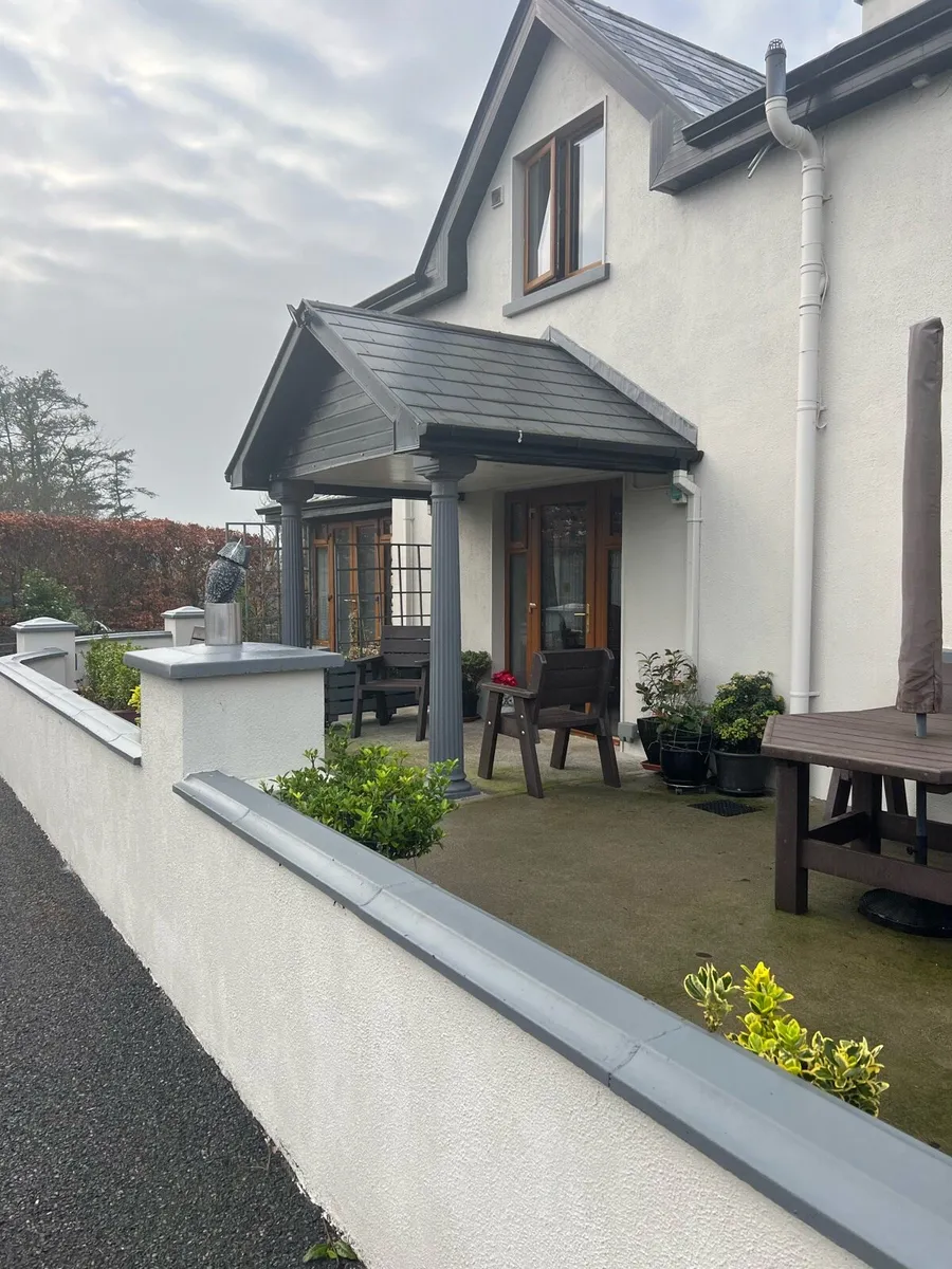 Porch/veranda open air with pillars - Image 1