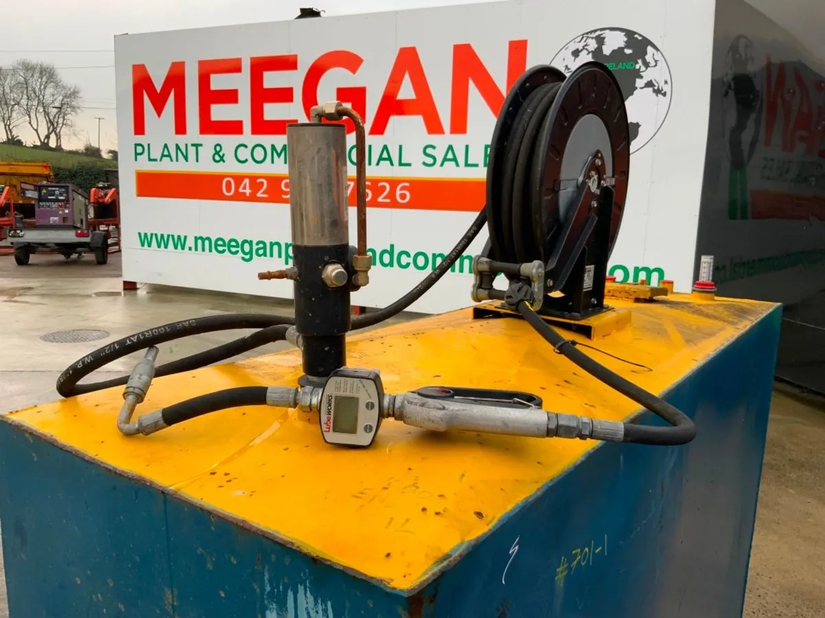 1500lts OIL STORAGE TANK / DELIVER PUMP ......701. - Image 4