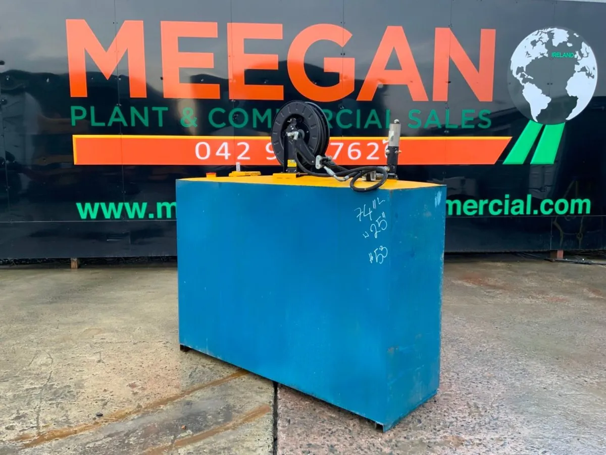 1500lts OIL STORAGE TANK / DELIVER PUMP ......701. - Image 1