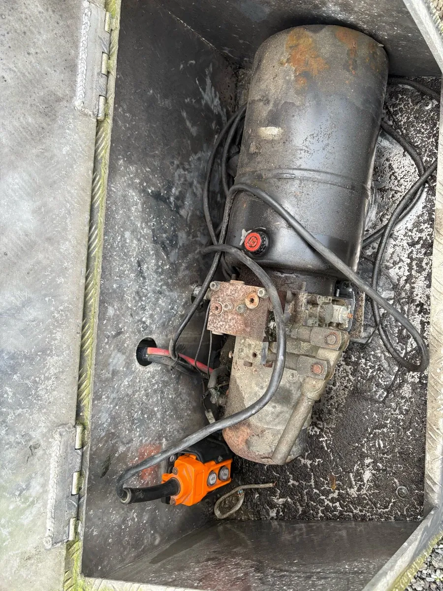 Tipping trailer - Image 3