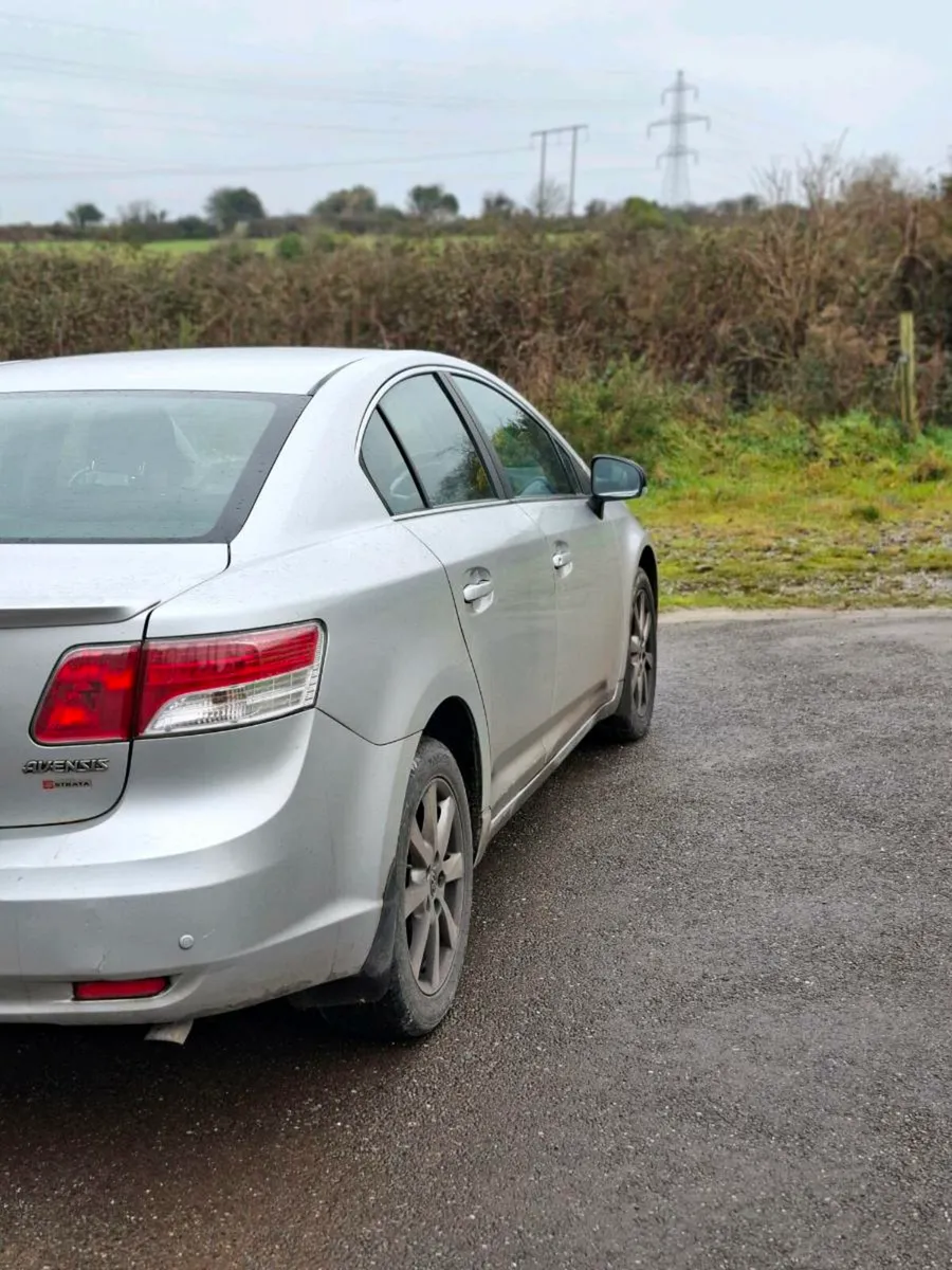 Toyota Avensis 2011 - Image 4