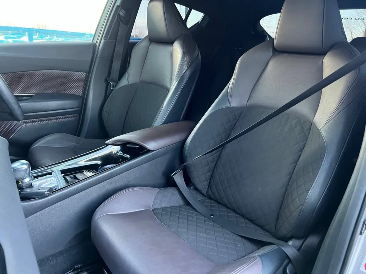 Toyota C-HR MODELLISTA 1.8 HYBRID // 18" DIAMOND C - Image 3