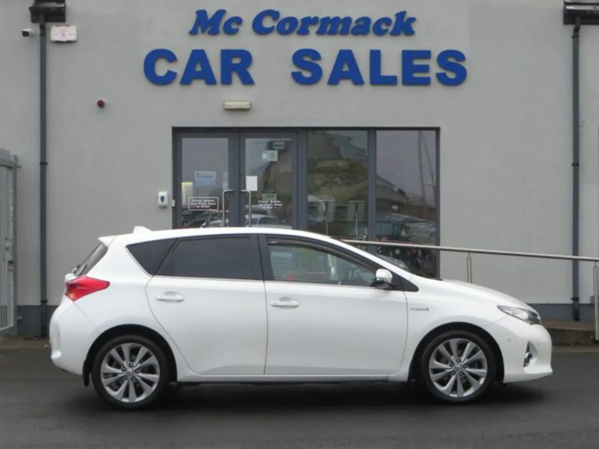 Toyota Auris 1.8 5DR LUX - Image 2