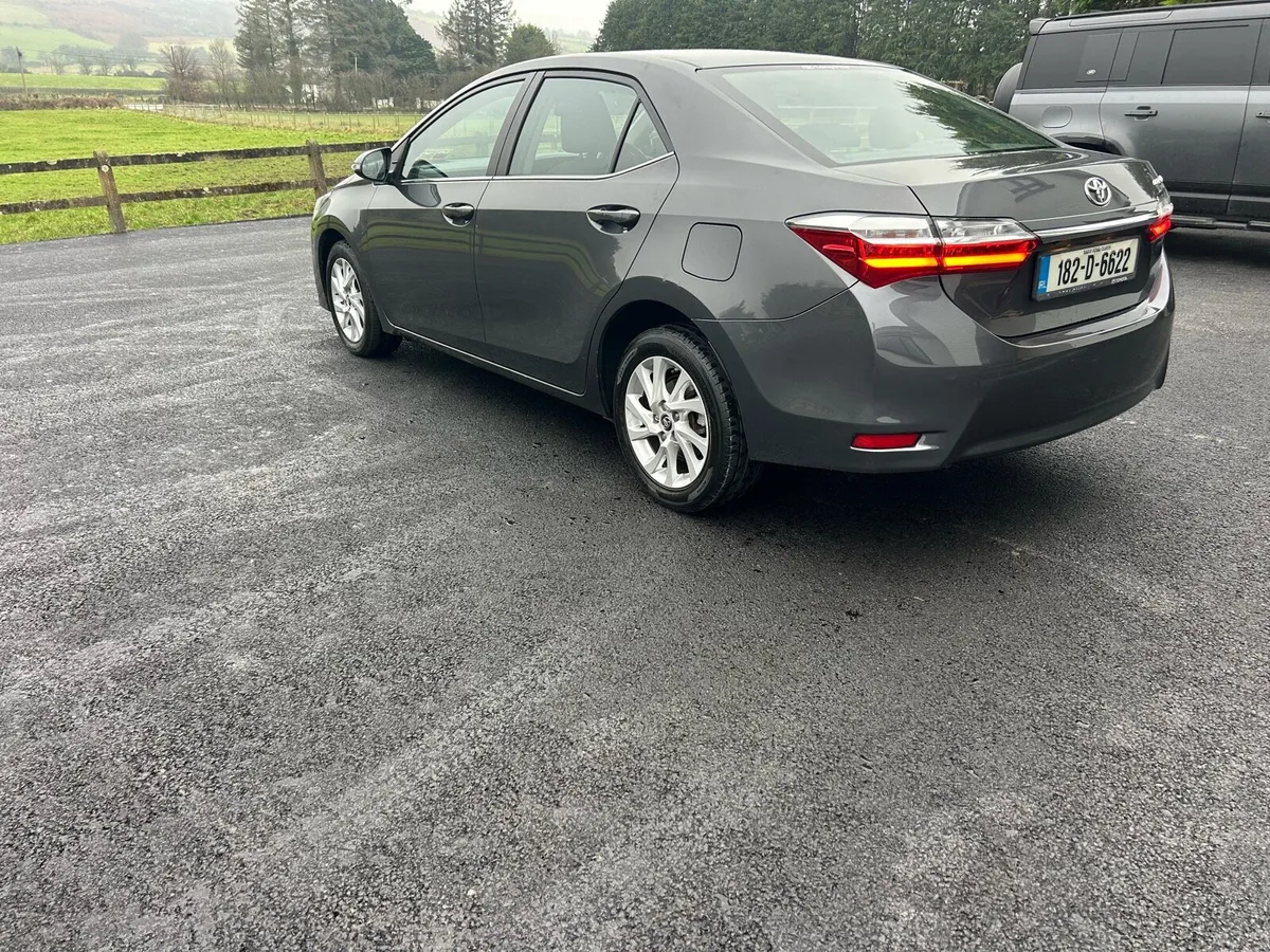2018 Toyota Corolla manual petrol - Image 3