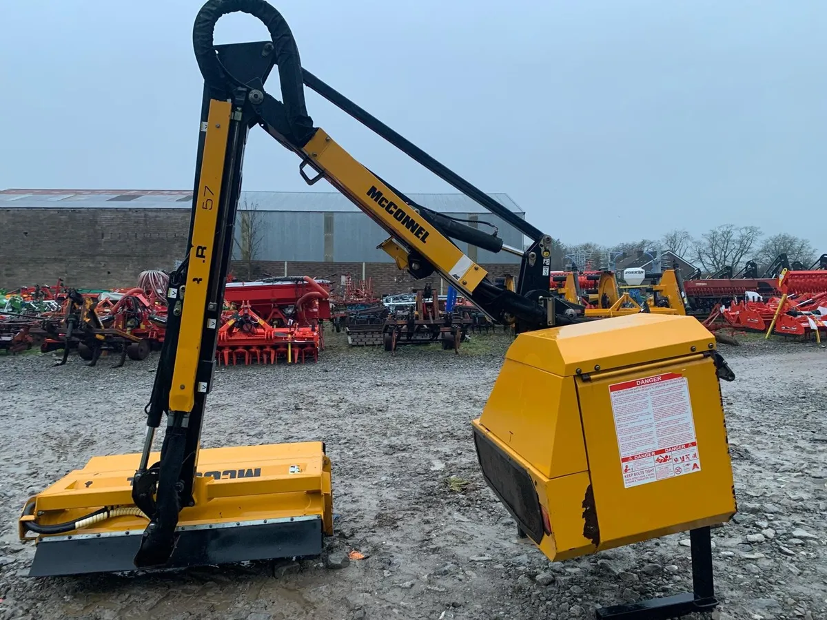 MCCONNEL PA6570T REV, 2200 HOURS - Image 3