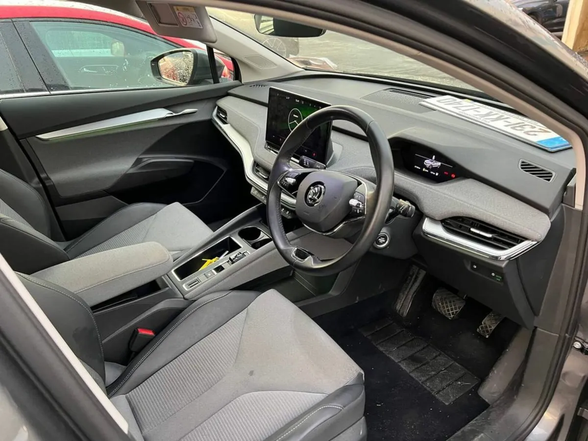 Skoda Enyaq 60 IV // 19" ALLOYS // REVERSE CAMERA - Image 2