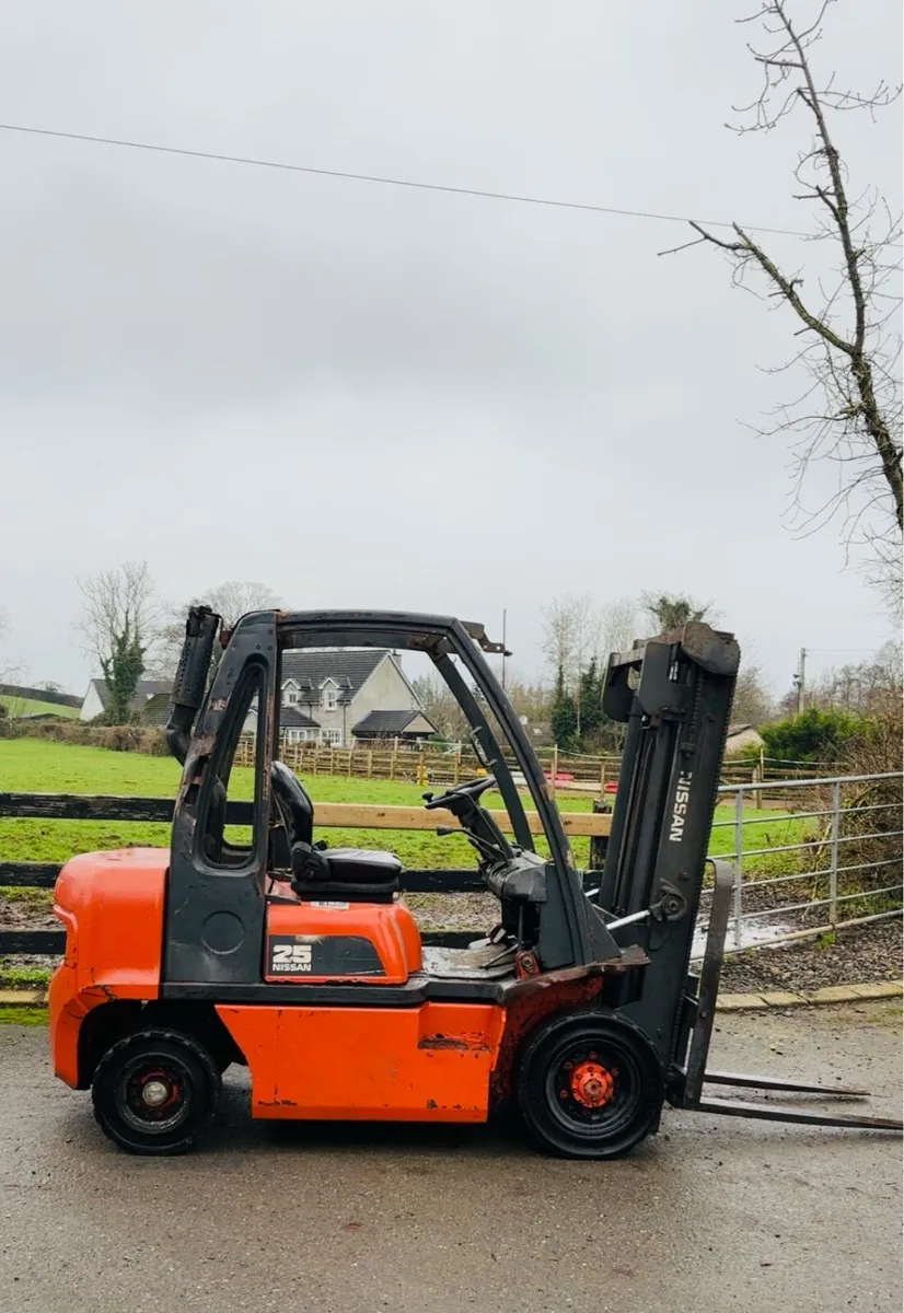 Nissan 2.5ton diesel forklift - Image 1