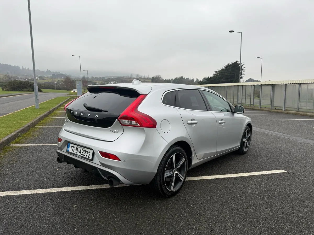 Volvo V40 D3 R-Design (150 BHP) - Image 4