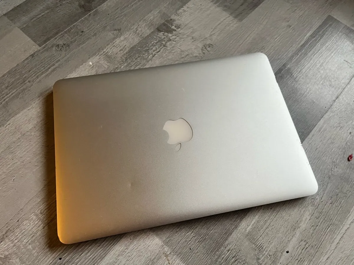 MacBook Pro 13 2015 - Image 1