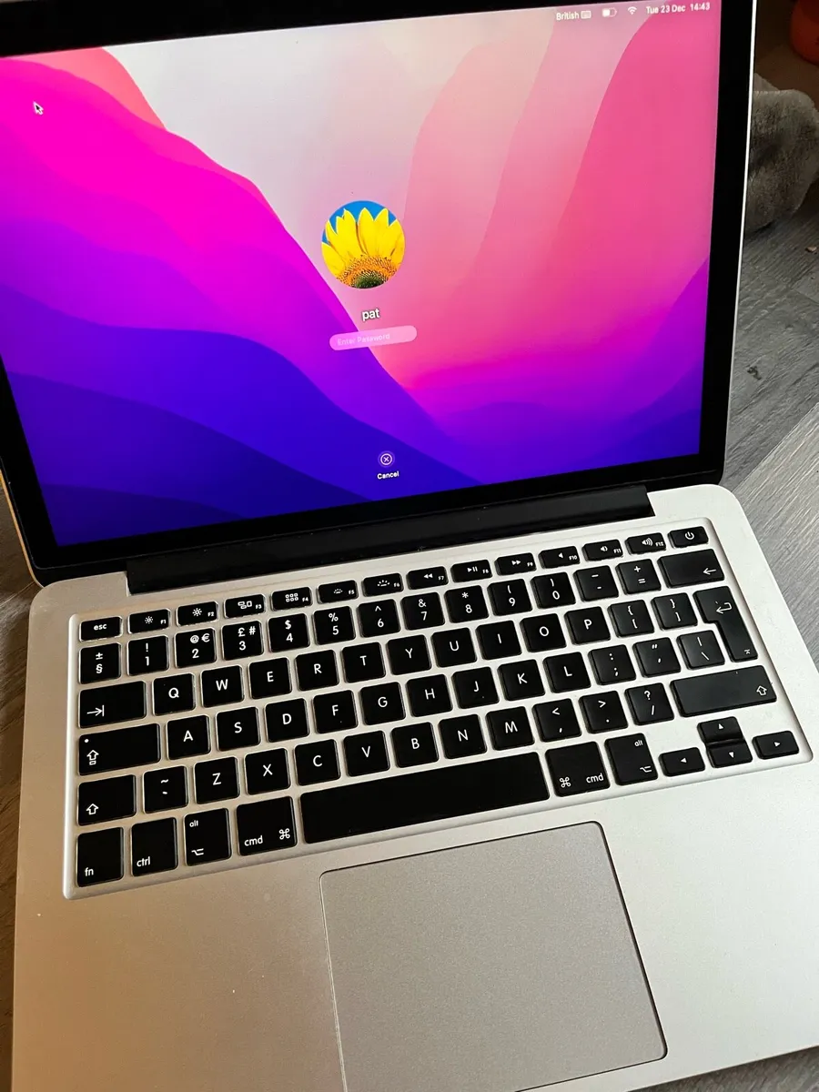 MacBook Pro 13 2015 - Image 2