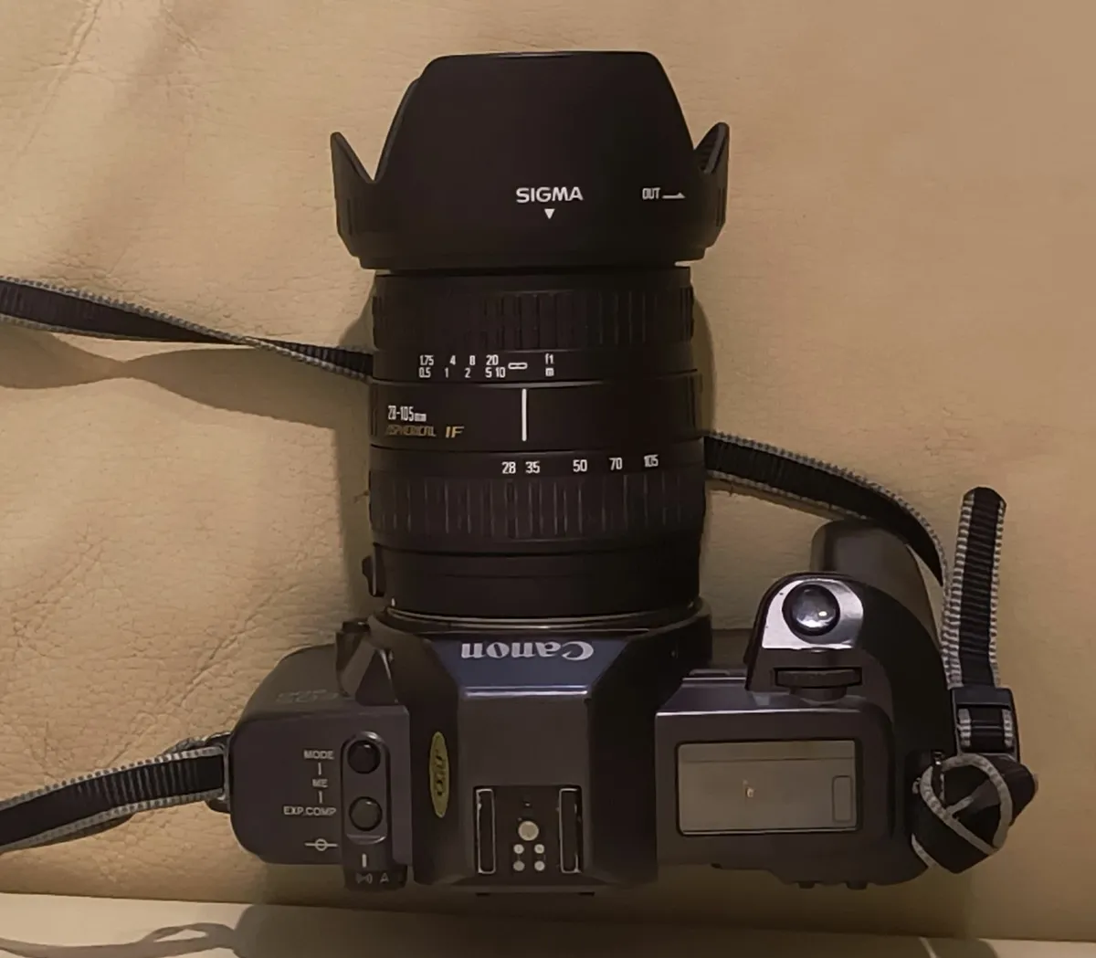 Canon EOS 600 35mm autofocus film SLR camera - Image 1