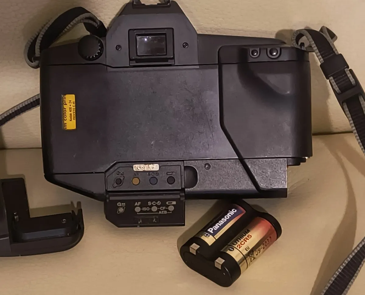 Canon EOS 600 35mm autofocus film SLR camera - Image 2