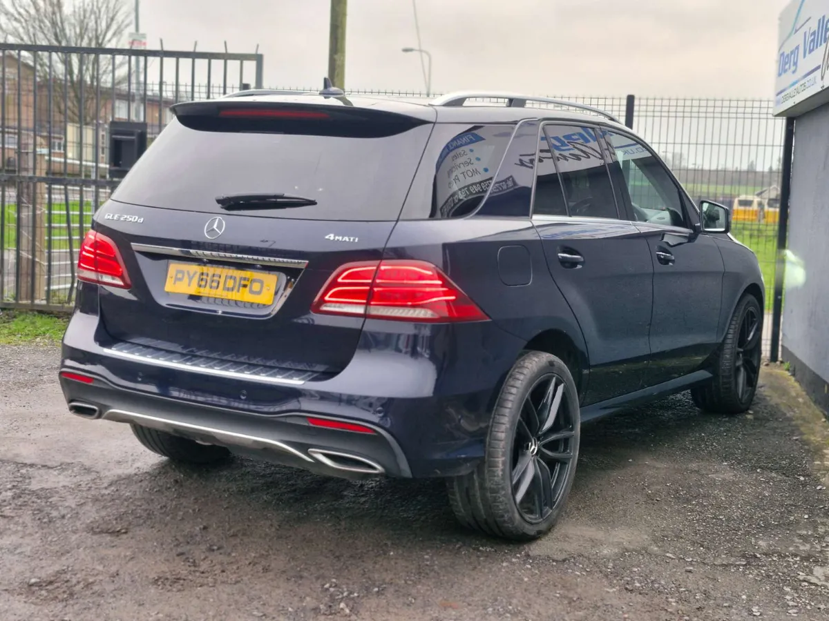 Mercedes-Benz GLE 2017 - Image 4