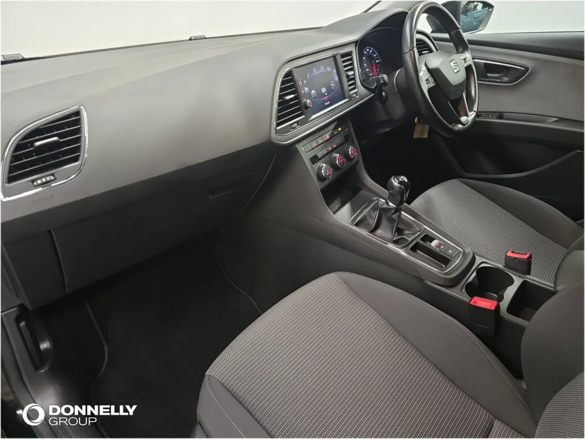 SEAT Leon Diesel Hatchback SE Dynamic - Image 2
