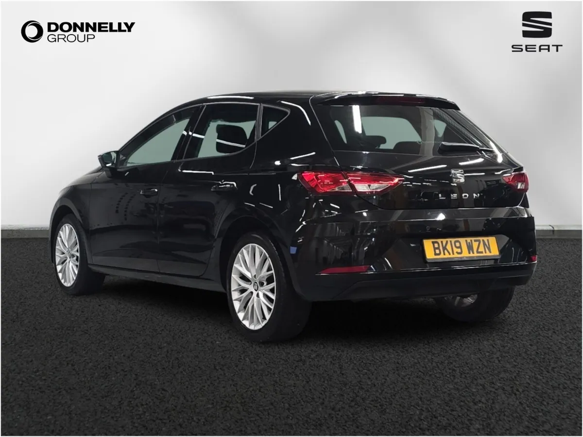 SEAT Leon Diesel Hatchback SE Dynamic - Image 3