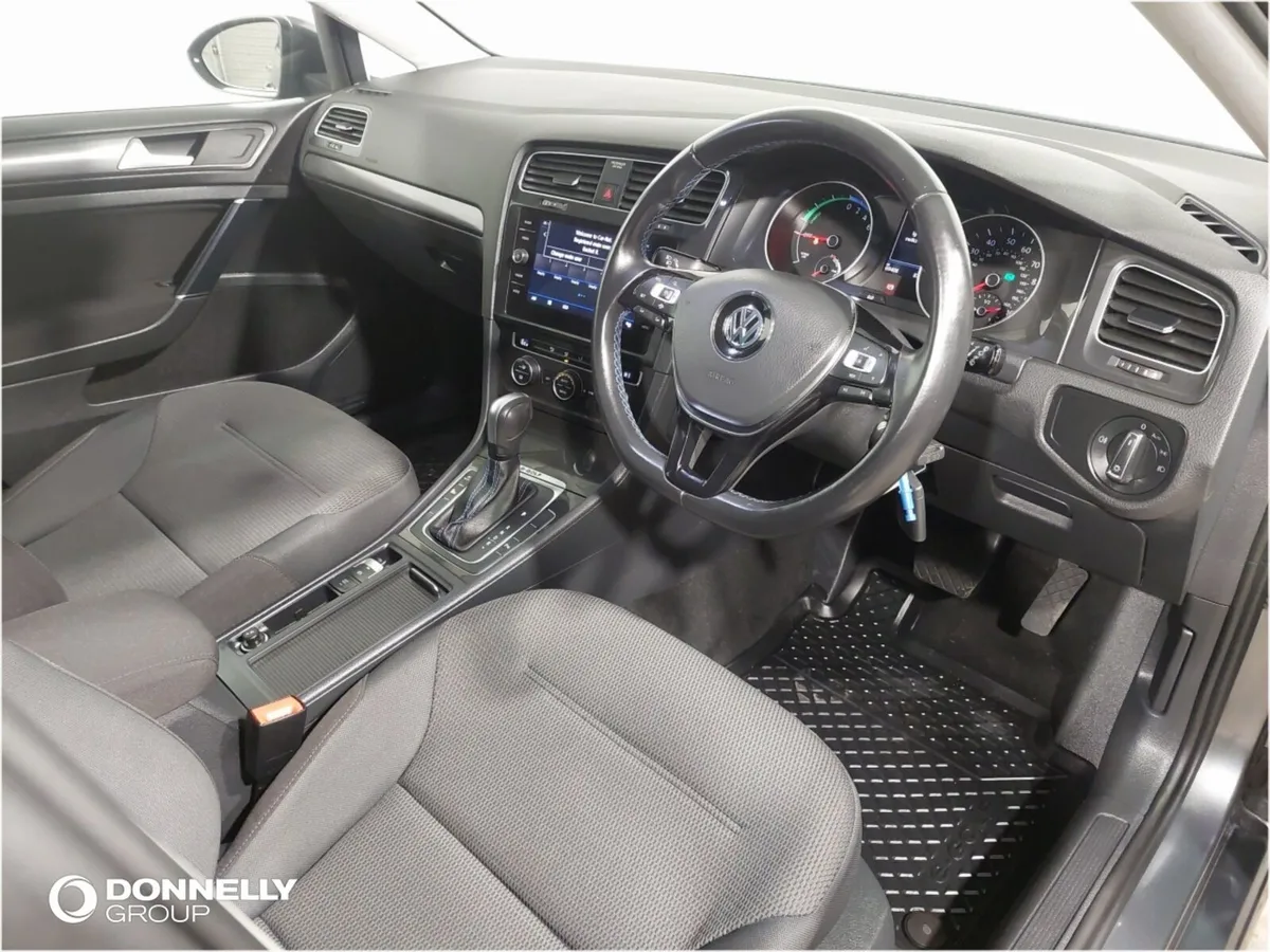 Volkswagen Golf Electric Hatchback e- - Image 4