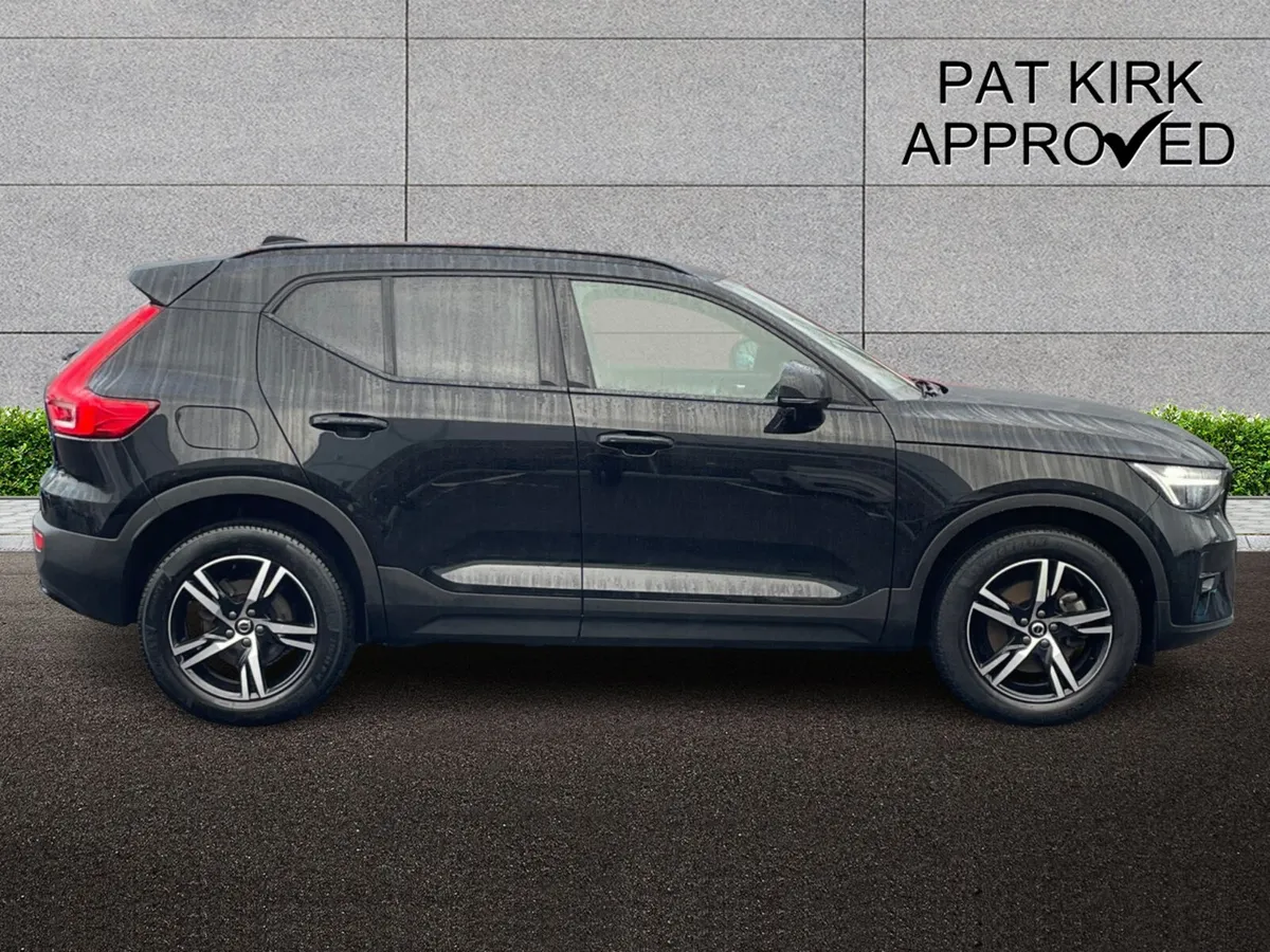 Volvo XC40 Estate Plus - Image 3