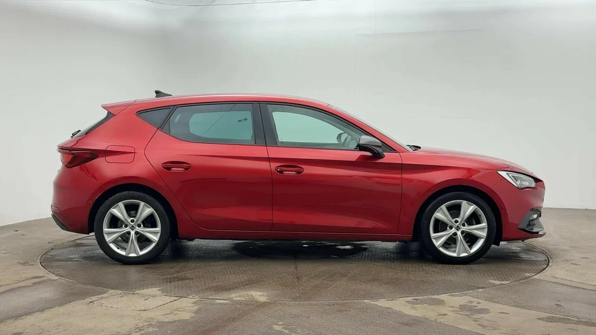 SEAT Leon Hatchback FR - Image 2