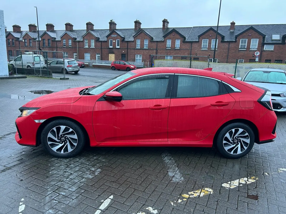 Honda Civic 2017 - Image 3