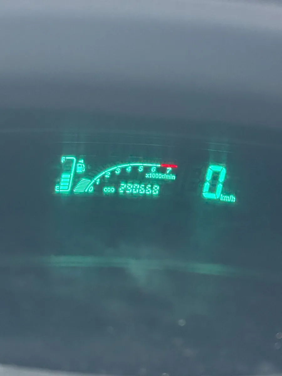 Toyota Yaris 2005 - Image 2