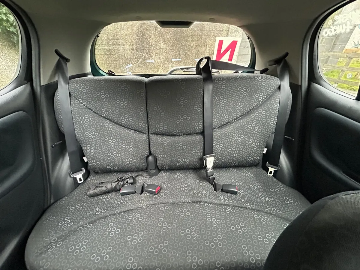 Toyota Yaris 2005 - Image 4