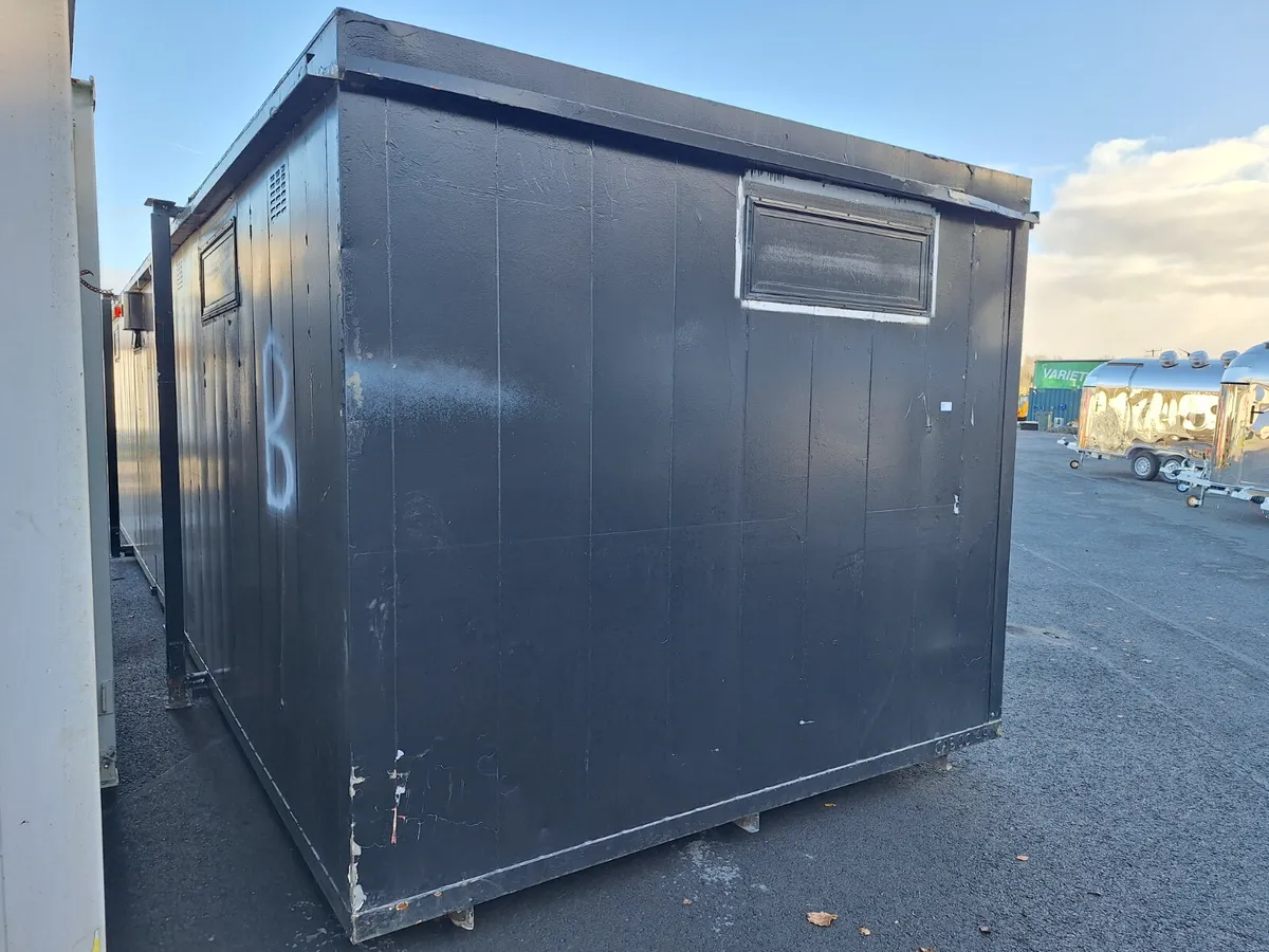 Approx: 30 x 9 Toilet Block Container For Auction - Image 3