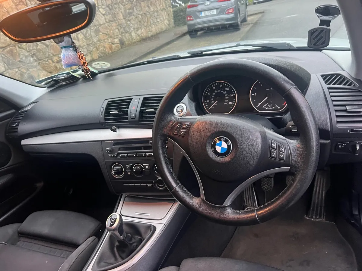 BMW 1-Series 2010 - Image 4