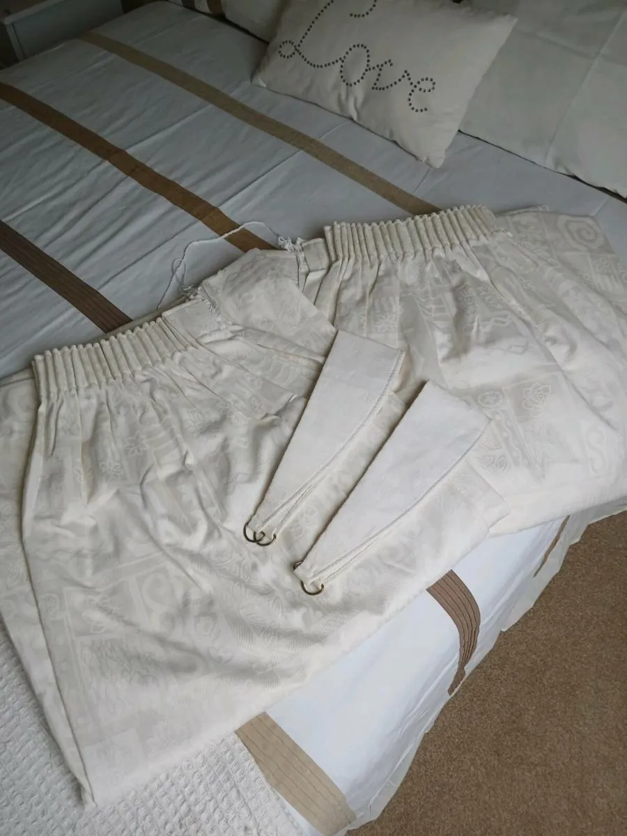 Cream patterned curtins - Image 1