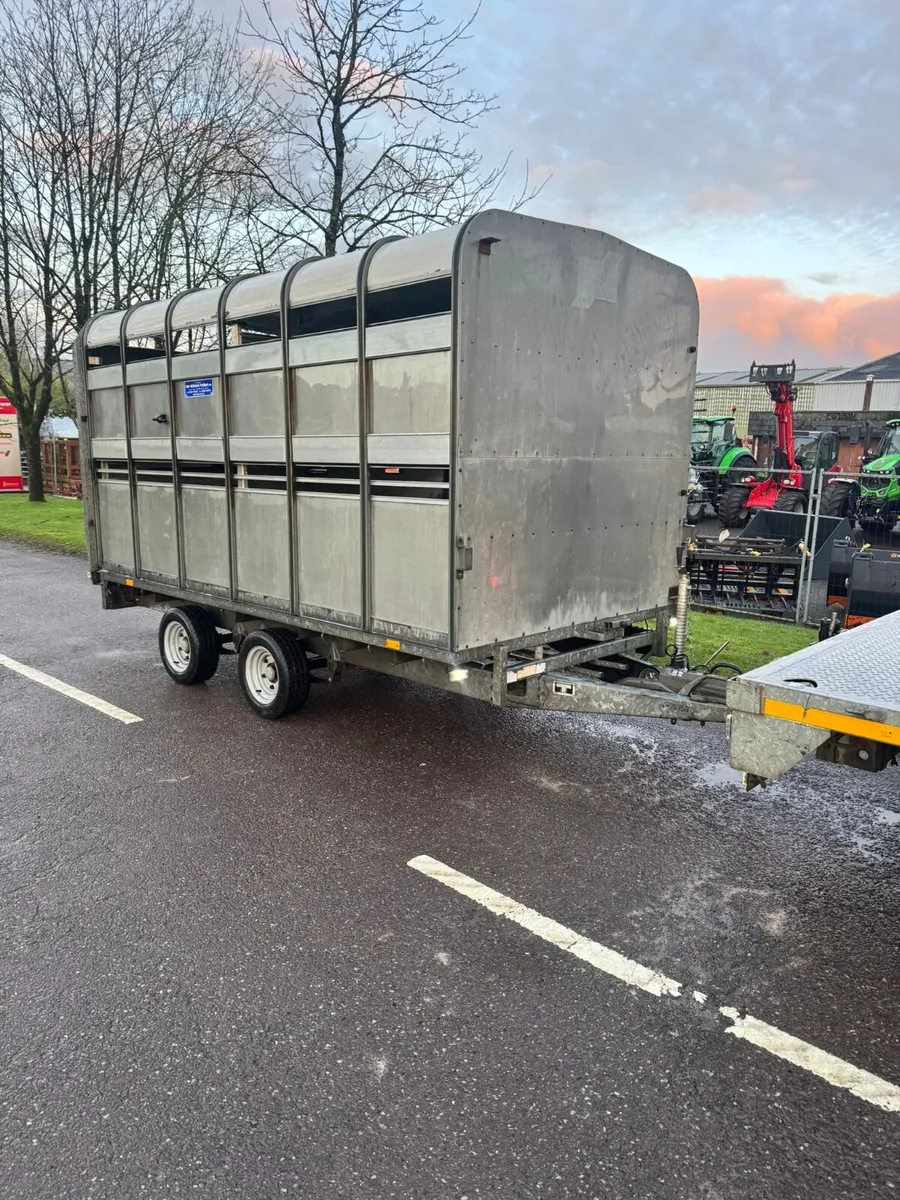 Ifor williams cattle box 12x6 - Image 1