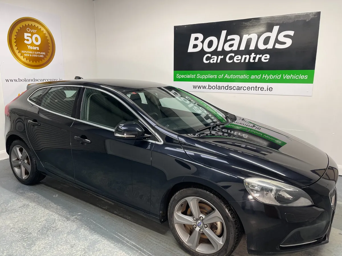 141 Volvo V40 Automatic 1.6 T4 5dr Model - Image 2