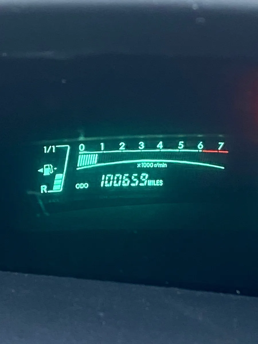 Toyota Yaris 2010 - Image 4