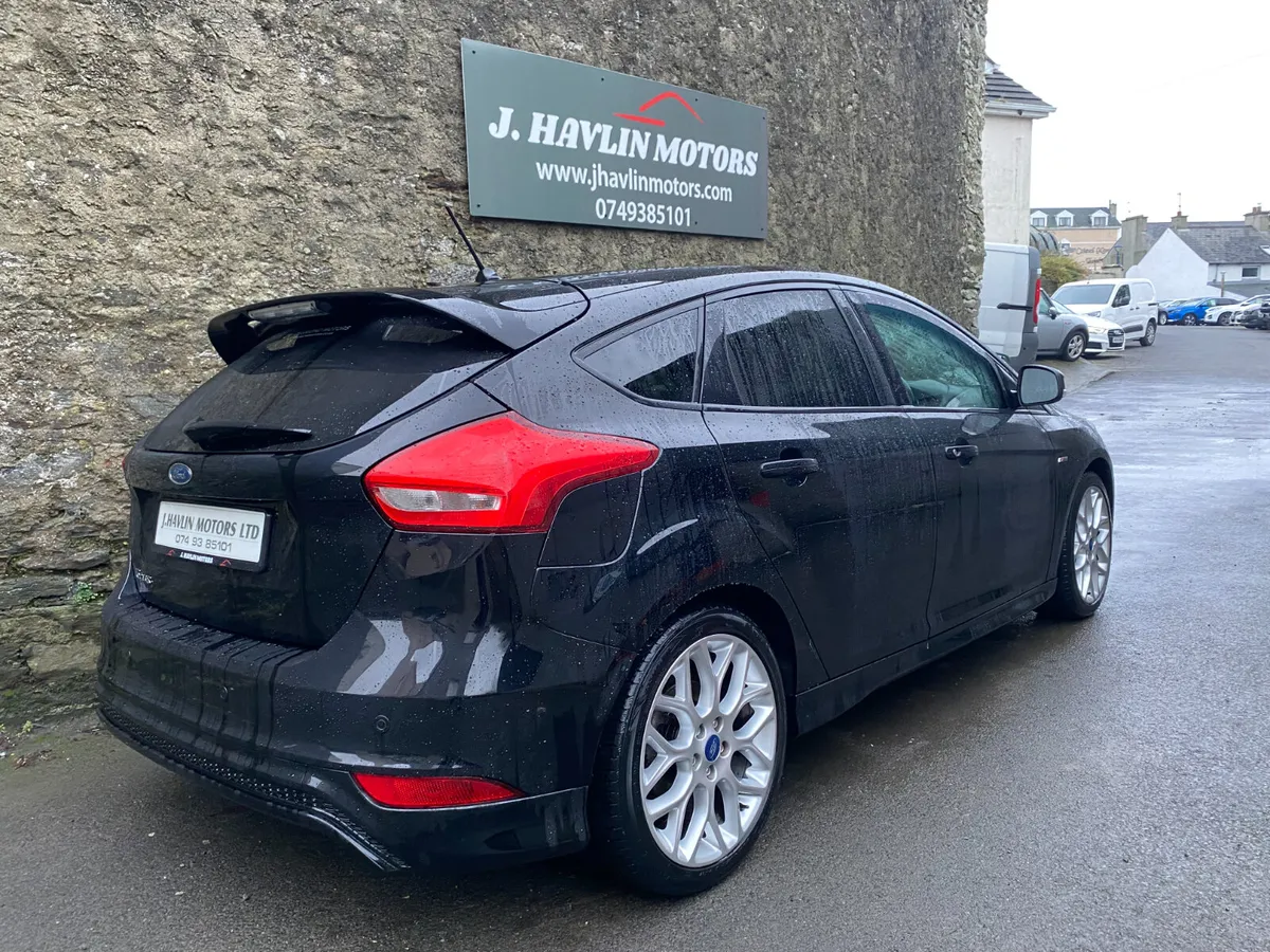 Oct 2017 Ford Focus ST-Line TDCi 120 - Image 4