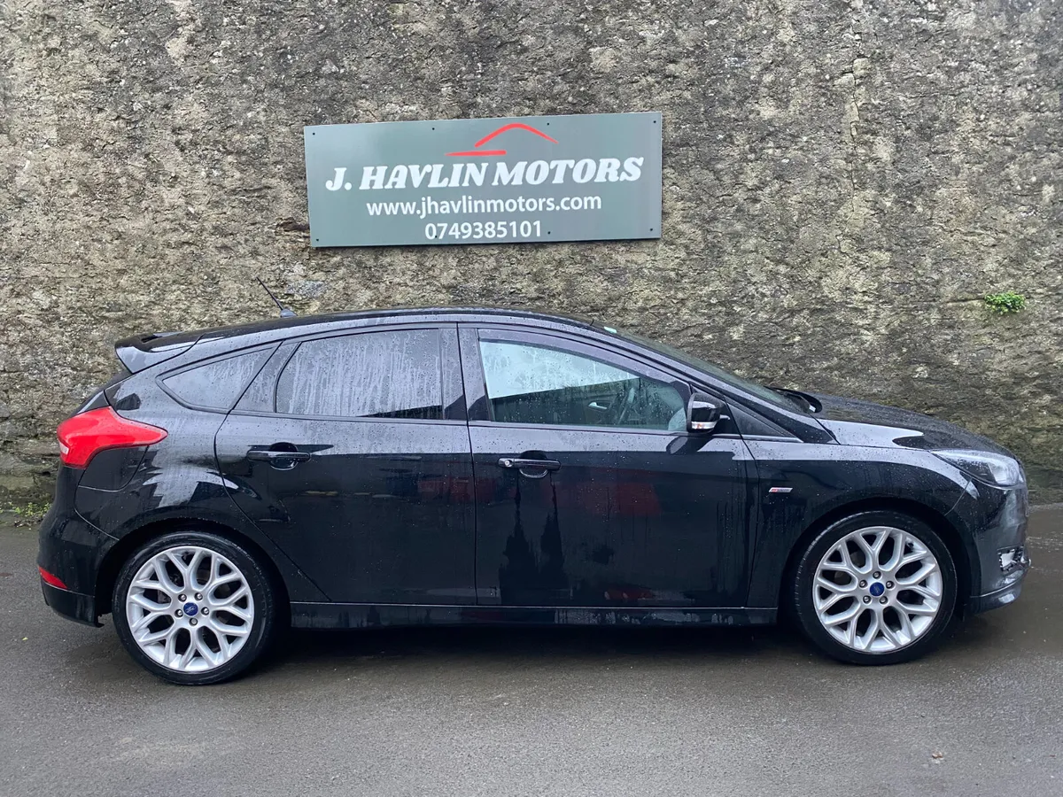 Oct 2017 Ford Focus ST-Line TDCi 120 - Image 3