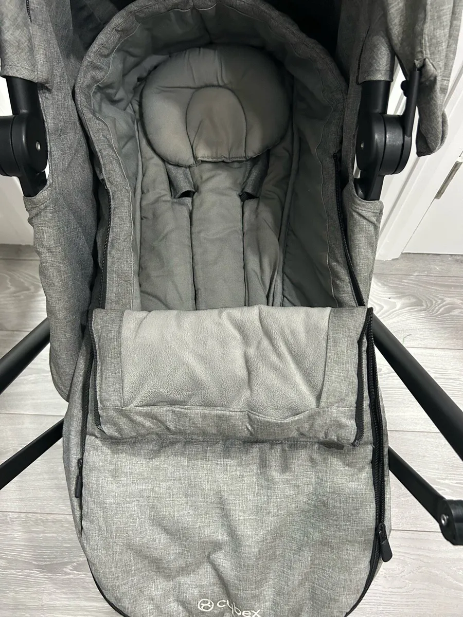 Cybex eezy Twist buggy and car seat - Image 3