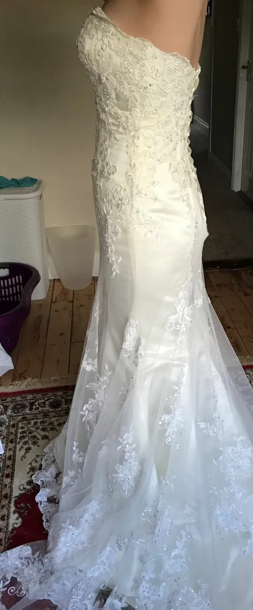 Wedding dress- size 10,  for sale. - Image 3